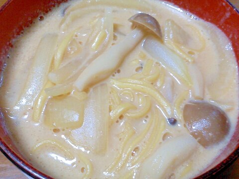 しめじと玉ねぎの豆乳味噌ラーメン